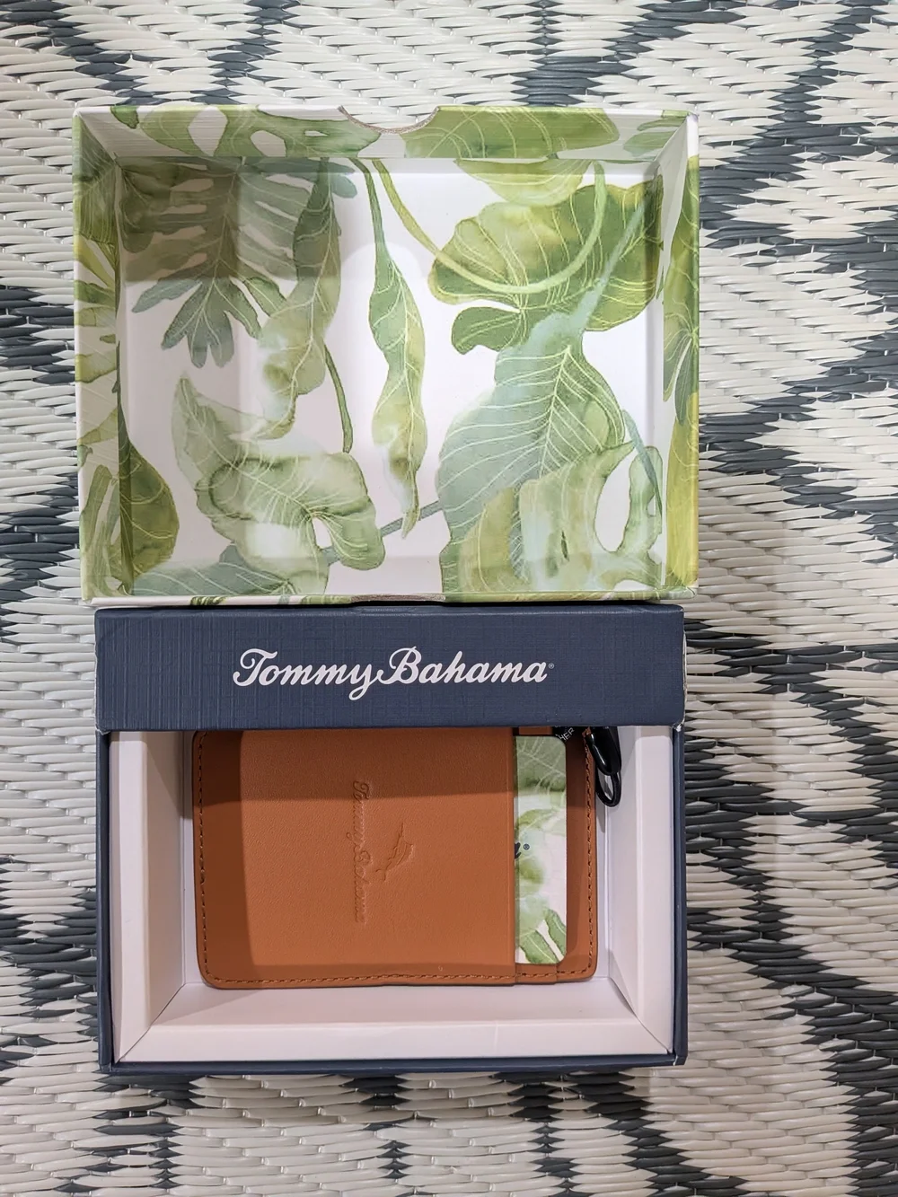 Wallet | Tommy Bahama Men's Wallet Leather Tan w/ Solid Logo_NWT